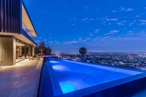 Modern Mansion in the Hollywood Hills, Los Angeles — Francis York