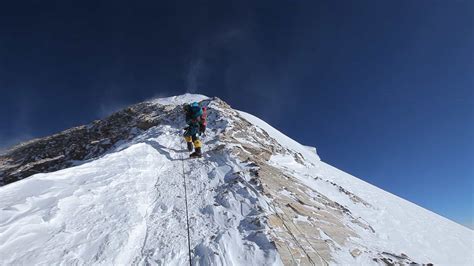 Climbers ascending beneath the south summit of Mt Everest - Elia ...