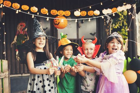 8 Kid-Friendly Halloween Party Games | Kid friendly halloween party, Halloween party kids, Kid ...