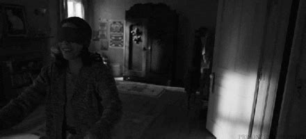 Horror GIF - Find & Share on GIPHY
