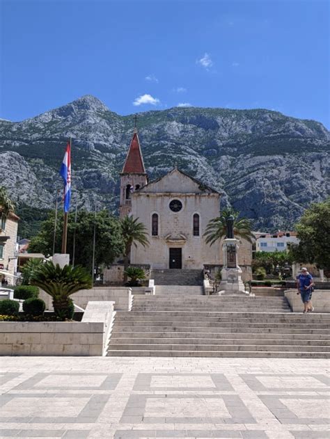 Mountains and beach hike in Makarska: a day trip from Split