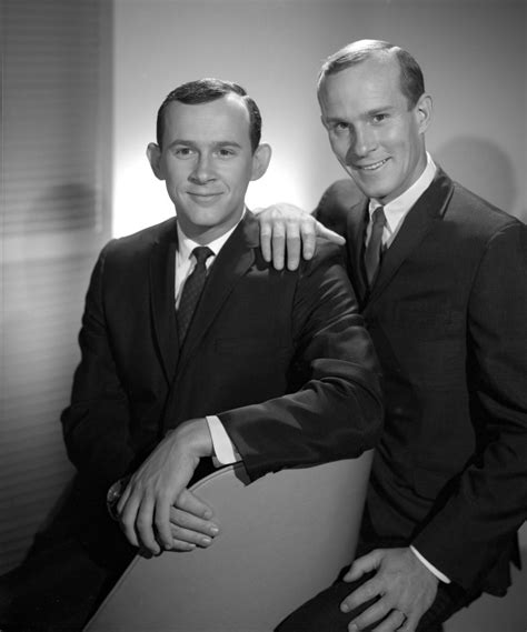 Tom Smothers, half of the famed comedy and music duo the Smothers Brothers, dies at 86