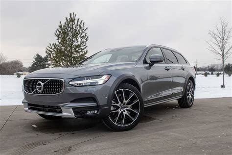 2020 Volvo V90 Cross Country Review: On-Road Lux, Off-Road Looks | Cars.com