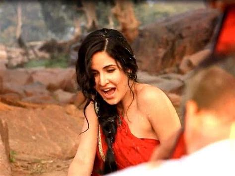 Katrina Kaif gets playful in new Slice ad - Hindustan Times