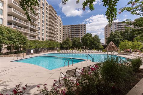 Crystal Towers | Spacious Apartments in Crystal City Arlington VA