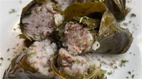 How To Make Stuffed Grape Leaves With Lamb - Nerd Culinary