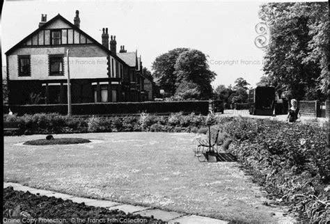 Timperley, Park Road And Moss Lane Corner c.1960 | Old photos, Park ...