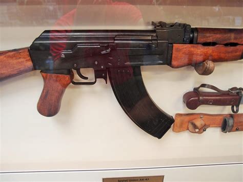 **SOLD** FRAMED RUSSIAN SOVIET AK-47 & BAYONET RIFLE – JB Military Antiques