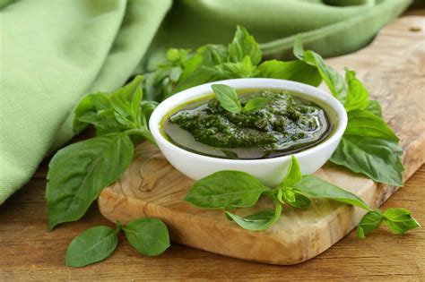 Pesto Genovese: The original recipe and history - Legro