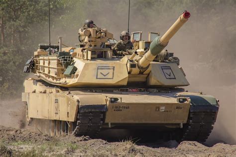 El Tanque M1 Abrams – Emblemático de la Potencia de Fuego Moderna ...