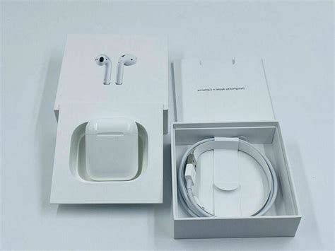 Apple AirPods 2nd Generation Wireless Earbuds & Charging