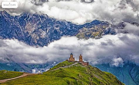 Gergeti Trinity Church | PRIVATE CAR WITH GUIDE SERVICE | CUSTOMISED SIGHTSEEING ITINERARIES