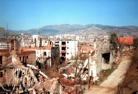 Datei:Sarajevo Siege II.jpg – Wikipedia