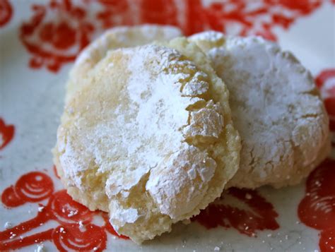 beurrista: ricciarelli — italian almond cookies