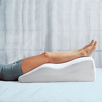 FootSmart Leg Elevator, Each (FootSmart.com) | Leg elevation pillow ...