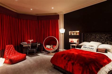 20 Red Bedroom Ideas That Look Pretty Classy | Red bedroom decor, Black bedroom decor, Bedroom red