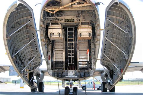 "Old Shakey": Douglas Globemaster II Was Key To Post-War Airlift ...