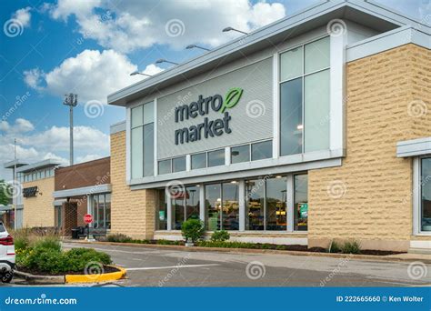 Metro Market Retail Grocery Store Exterior and Trademark Logo Editorial Image - Image of store ...