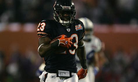 Bears throwback: Devin Hester returns Super Bowl opening kick for TD