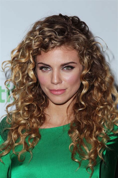 Curly Hairstyles That Are All About That Texture | Lockige frisuren, Frisuren lange lockige ...