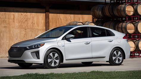 Hyundai Ioniq Plug-in Hybrid News and Reviews | Motor1.com