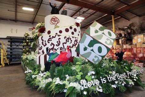 Building floats for annual Rose Parade requires blow torches, tweezers — and millions of flowers ...