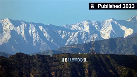 Record Snowfall in California Leaves Many Stranded - The New York Times