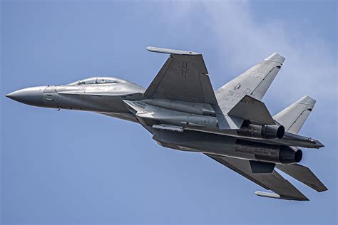 China's J-16 fighter jet dazzles at Airshow China - CGTN