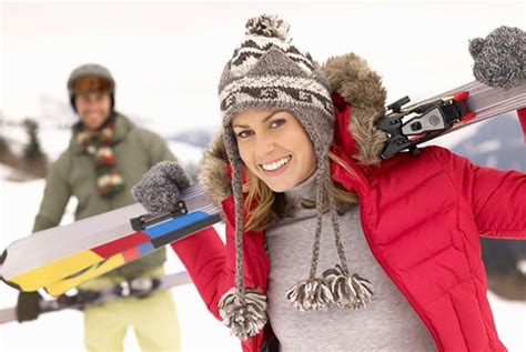 6hrs Indoor Skiing or Snowboarding Lessons @ Chill FactorE - Manchester - Wowcher