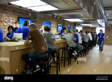 Genius Bar - Apple Store - Covent Garden - London Stock Photo, Royalty ...