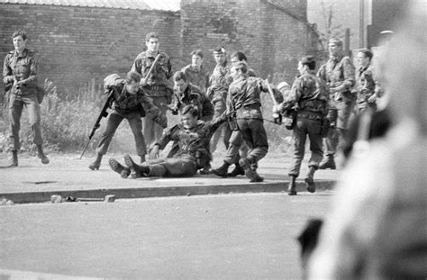 Photos of the British Army in Northern Ireland - 1969-1979 - Flashbak ...