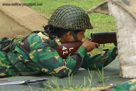 Bangladesh Army, Lady Officer in Small Arms Firing | A Military Photos & Video Website