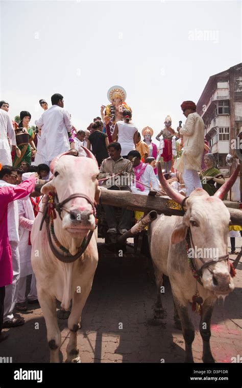 People at religious procession during Ganpati visarjan ceremony, Mumbai ...