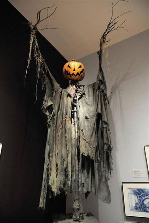 19 Fun Scarecrow Ideas To Make For Halloween And All Year Round | Scary halloween decorations ...