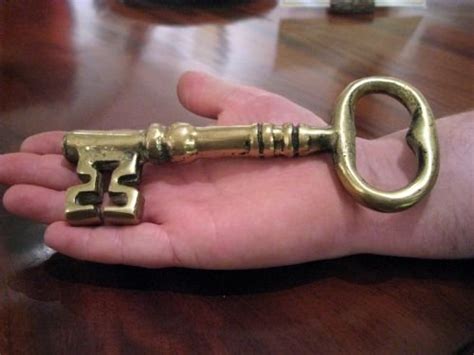 Large Antique Brass Key | 44805 | Sellingantiques.co.uk