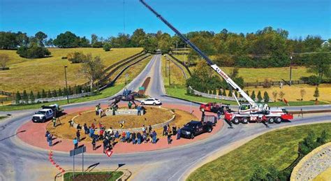 Secretariat statue placed near Lexington, Ky. with Link-Belt crane – Marine Construction® Magazine