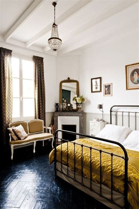 45 Sweet Vintage Bedroom Décor Ideas To Get Inspired - DigsDigs