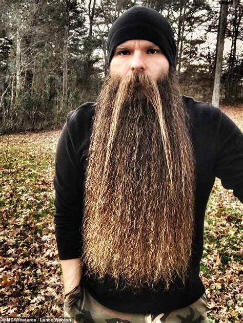 Man grew his beard two-and-a-half feet long and enters competitions | Daily Mail Online