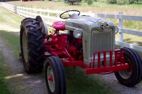 Ford 800 Tractor Specs and Review - Home Care Zen