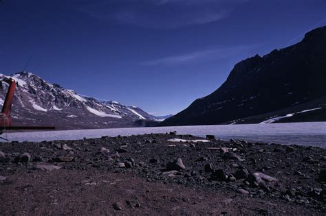 Looking west along Lake Bonney | Antarctica NZ