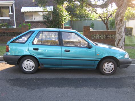 Hyundai Excel Hatchback 1994 Photo Gallery #3/12