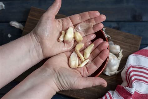 I Tested 6 Popular Garlic Peeling Hacks - See How They Stack Up