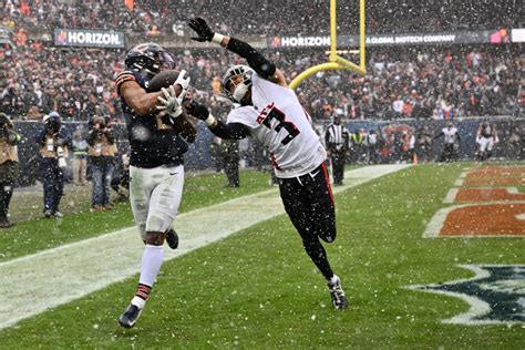 Falcons vs. Bears: Best photos from Week 17 game in Chicago