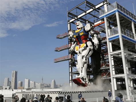 Walking Gundam in Yokohama - The Best Japan