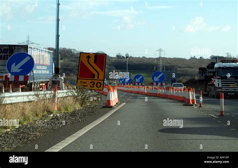 M4 Motorway Roadworks Sign Coned Carriageway Stock Photo - Alamy