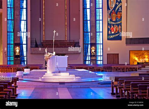 Liverpool cathedral interior catholic hi-res stock photography and ...