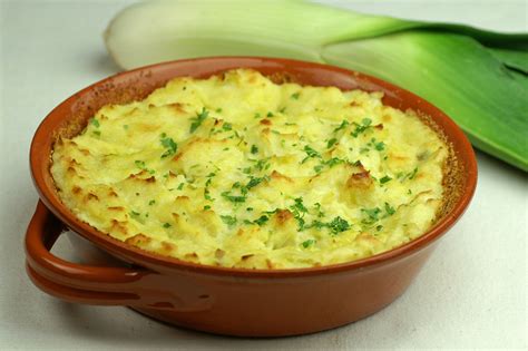 Cheesy Potato & Leek Pie | Recipe | Recipes, Leek pie, Cooking recipes