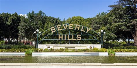 In Beverly Hills, where do famous Celebrities live?