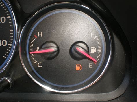 File:2003 Honda Civic fuel gauge empty.JPG - Wikimedia Commons