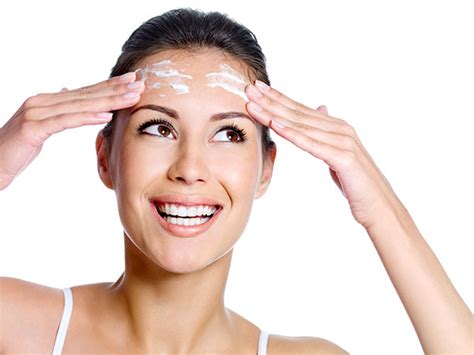 Wave Goodbye To Forehead-Wrinkles: Here’s How To Tackle Them